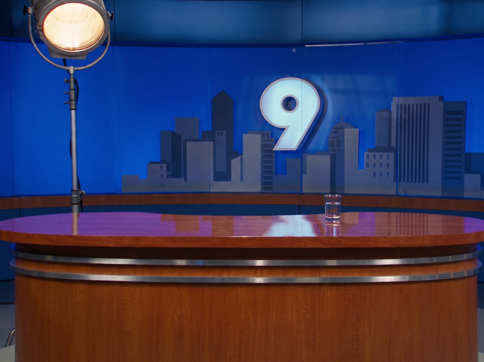 NEWSROOM / MAIN SET